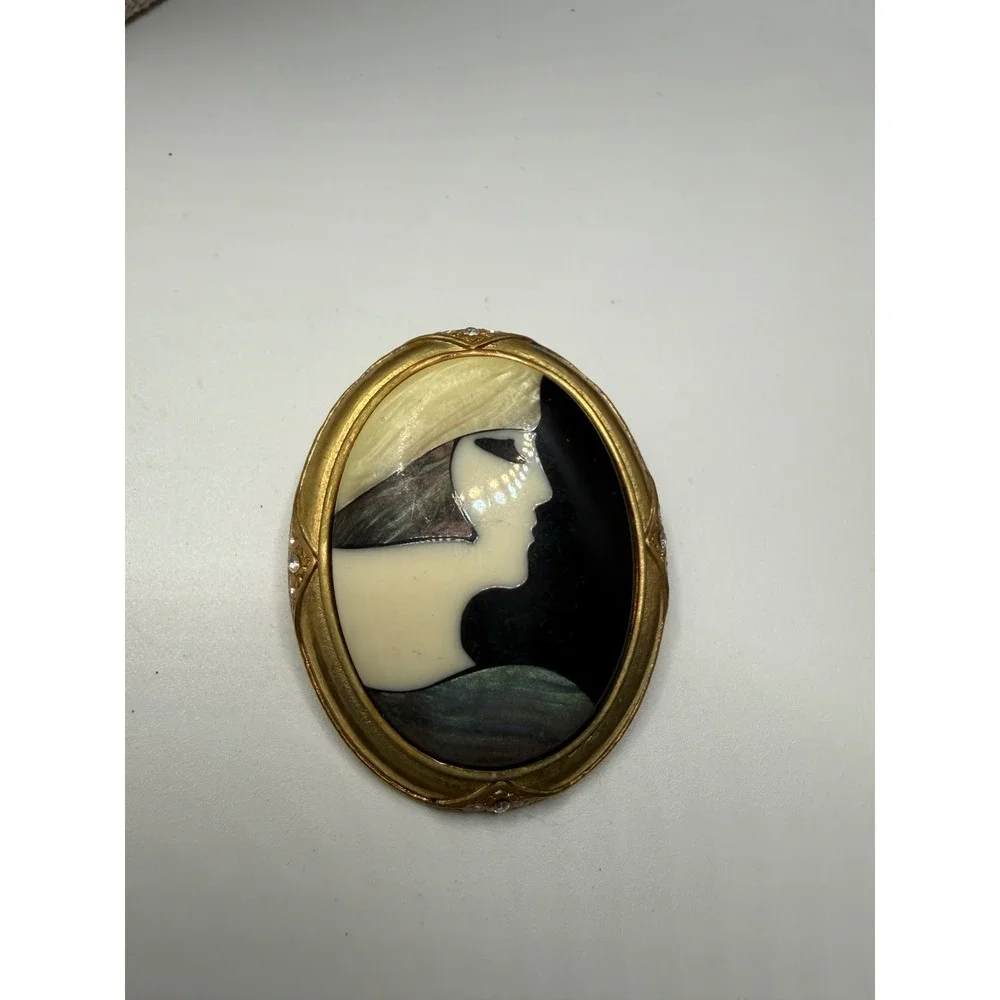 Vintage Art Deco Mother of Pearl Abalone Shell Cameo Brooch Gold Tone Rhinestone